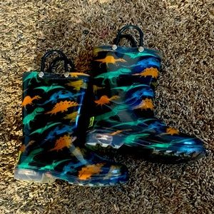 Dinosaur boys light up rain boots